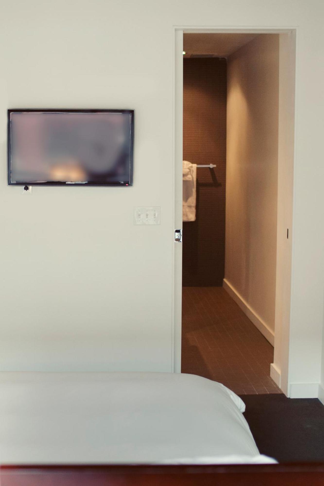 Hotel Ocho Торонто Екстериор снимка