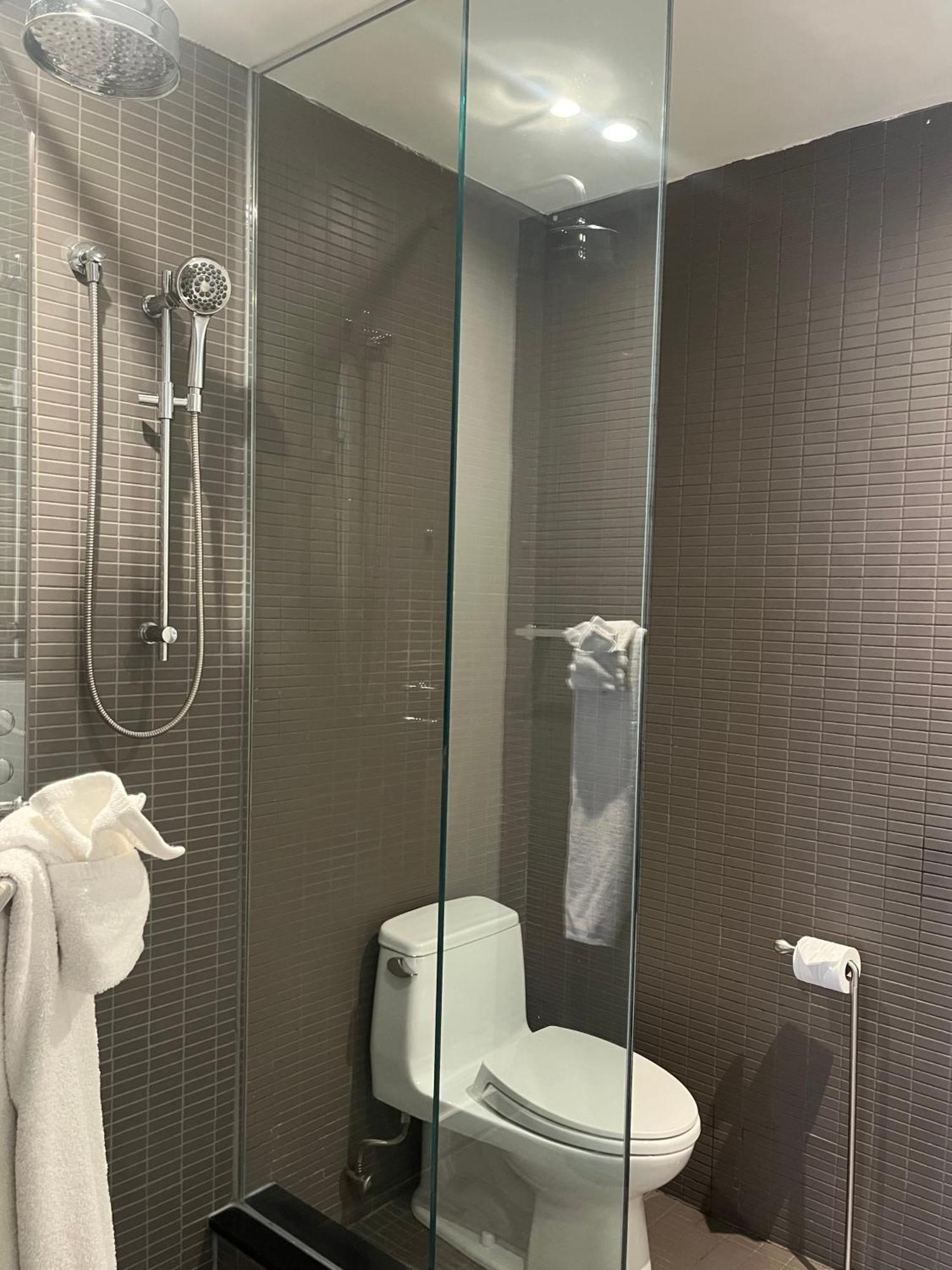Hotel Ocho Торонто Екстериор снимка