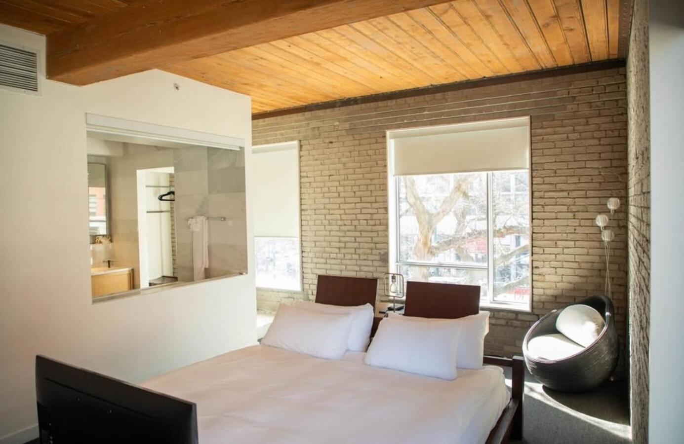 Hotel Ocho Торонто Екстериор снимка