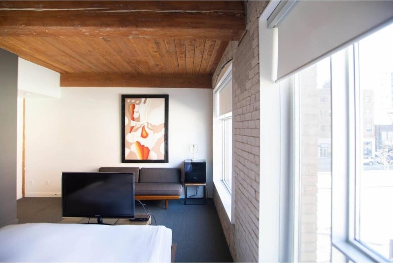 Hotel Ocho Торонто Екстериор снимка