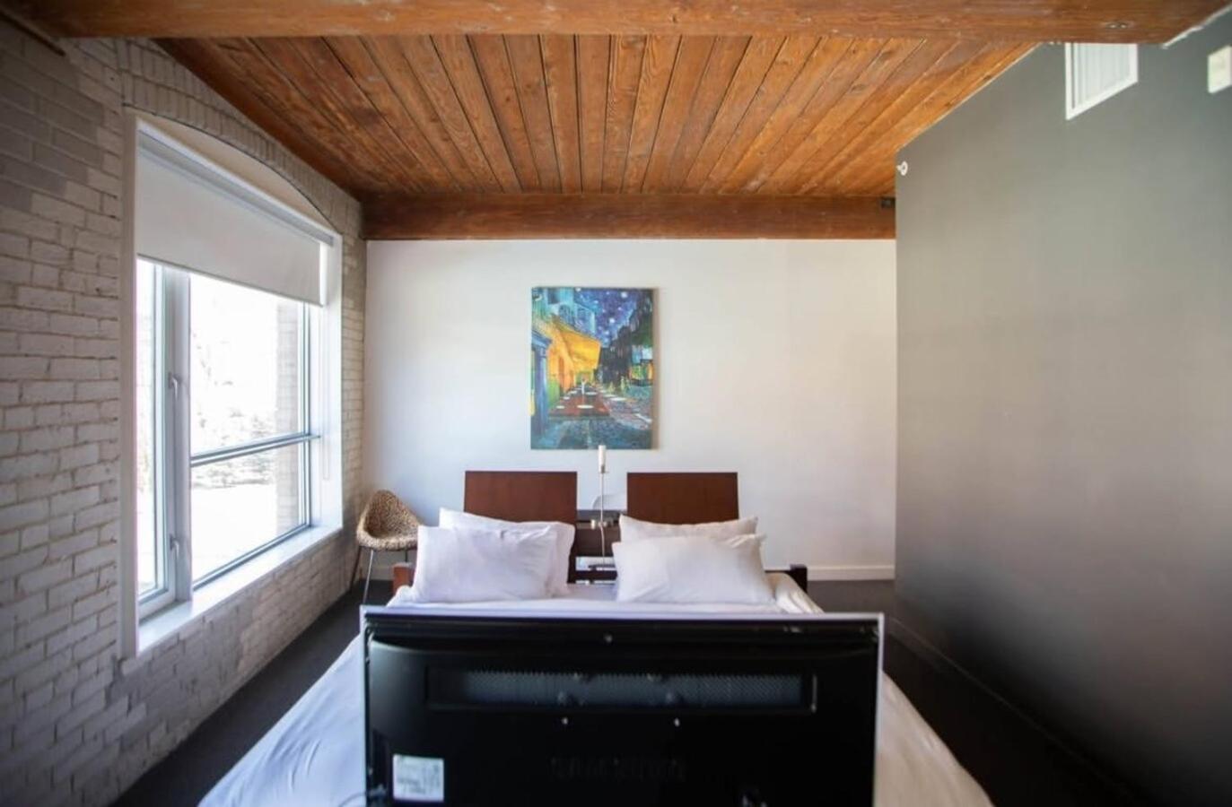 Hotel Ocho Торонто Екстериор снимка