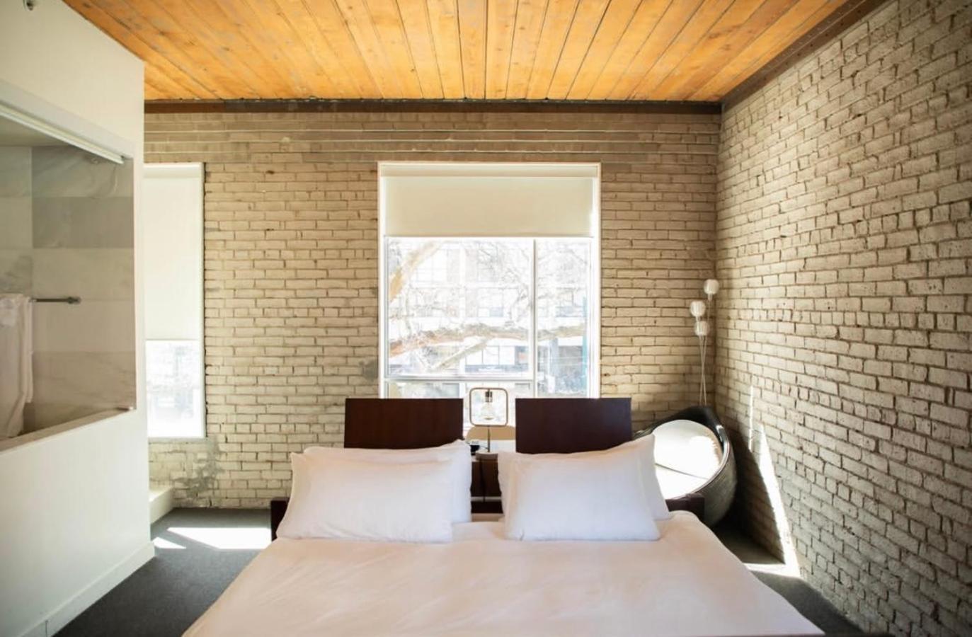 Hotel Ocho Торонто Екстериор снимка