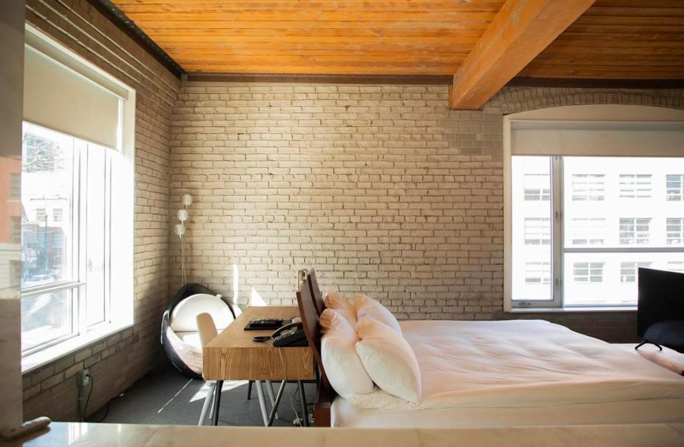 Hotel Ocho Торонто Екстериор снимка