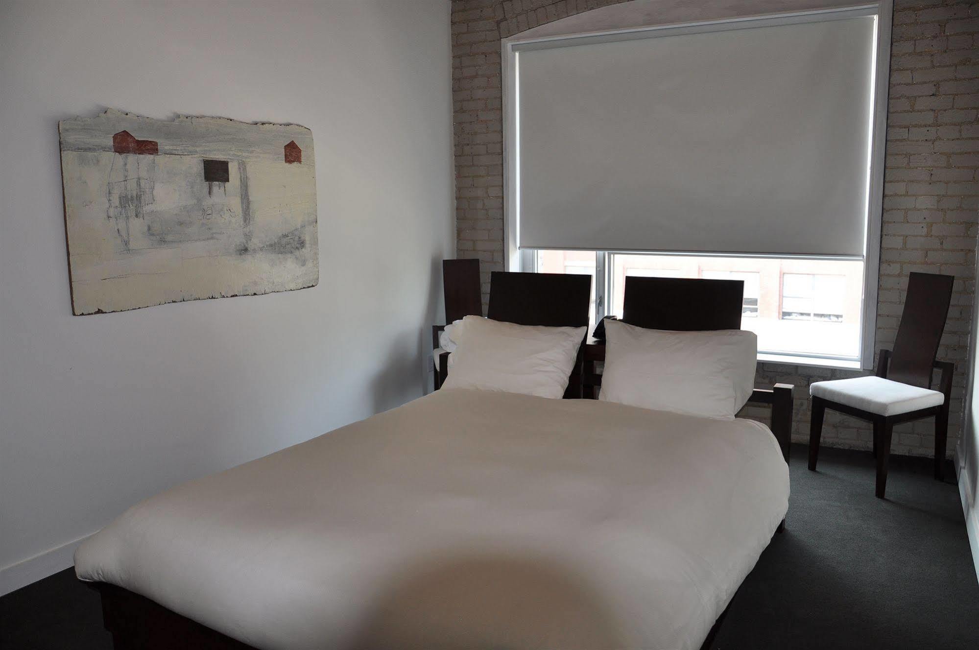 Hotel Ocho Торонто Екстериор снимка