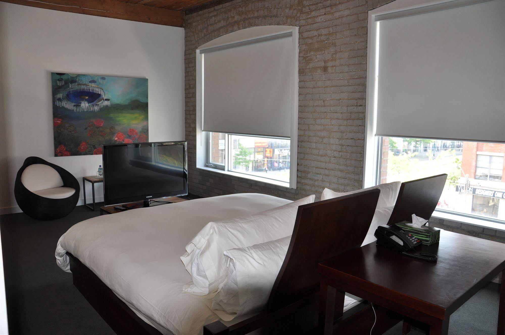 Hotel Ocho Торонто Екстериор снимка